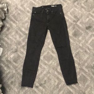Gap gray/black skinny jeans rough hem great condition size 26r